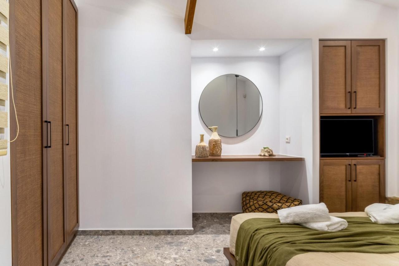 Wave, An Idyllic Seafront Suite By Nirousuites Kokkini Hani エクステリア 写真