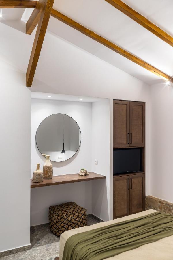 Wave, An Idyllic Seafront Suite By Nirousuites Kokkini Hani エクステリア 写真